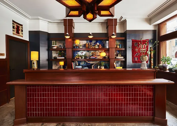 Top SRO Hotels in Chicago for Authentic Urban Adventure